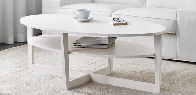 Ett ovalt soffbord från IKEA.